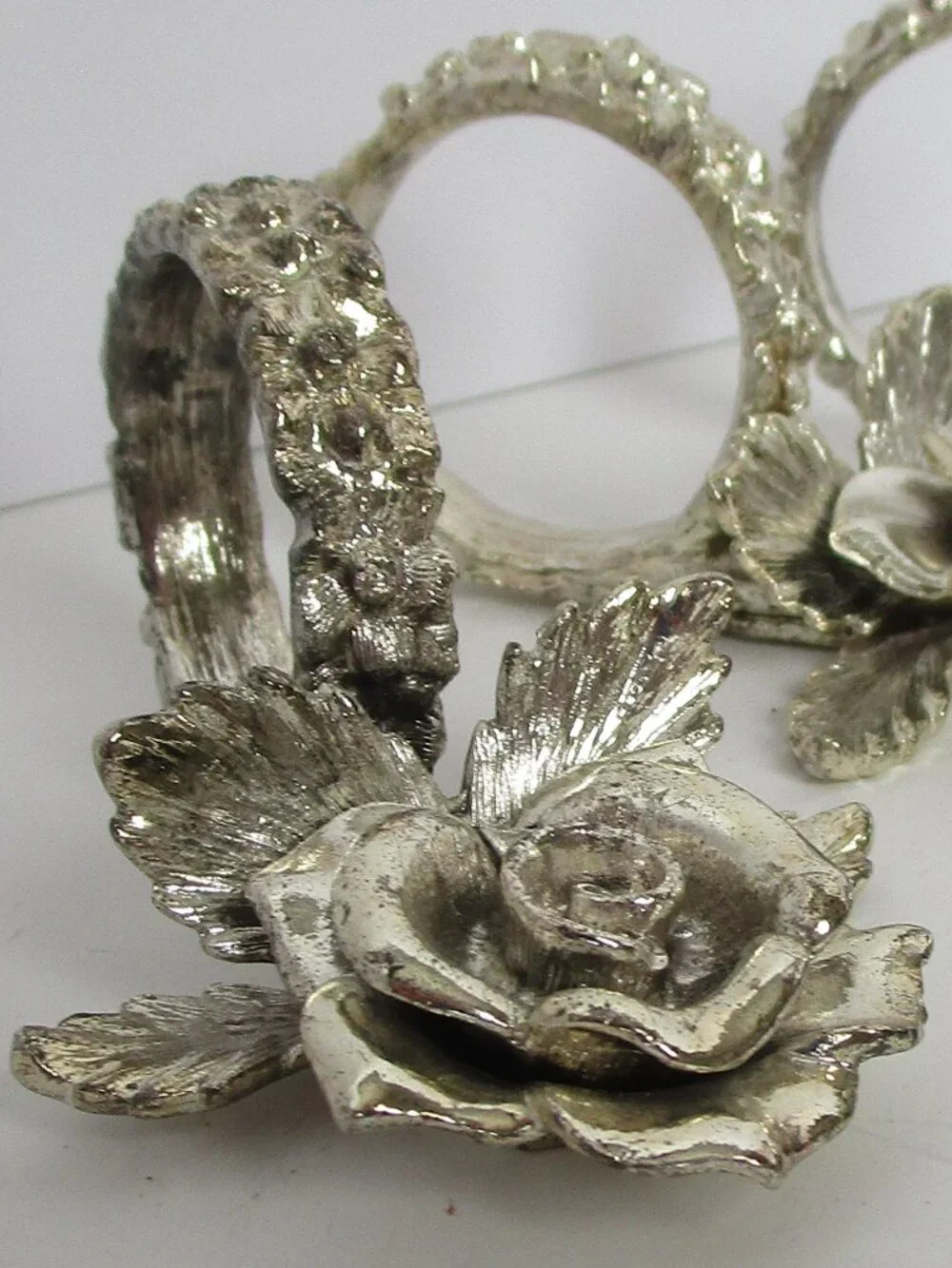 heavy molded metal napkin ring set